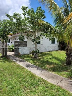 8960 NE 2nd Ave # 1, El Portal FL 33138