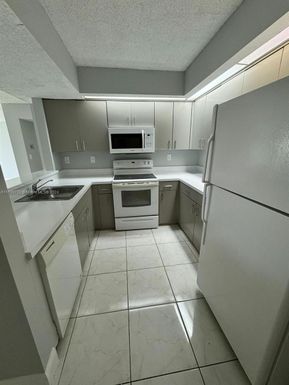 8660 SW 212th St # 212, Cutler Bay FL 33189