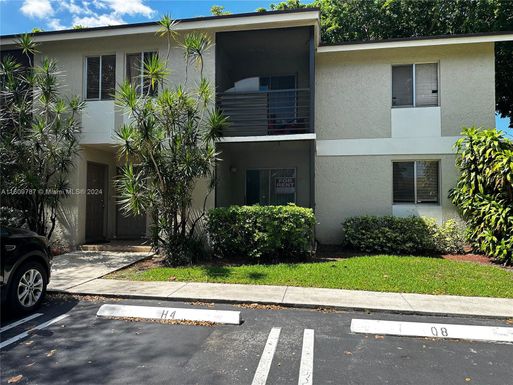 704 Gardens Dr # 104, Pompano Beach FL 33069