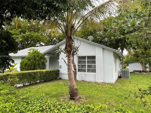 6530 SW 59 PL, South Miami FL 33143