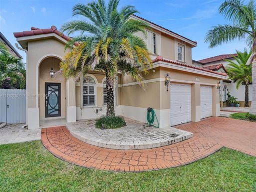 9272 Grand Canal Dr, Miami FL 33174