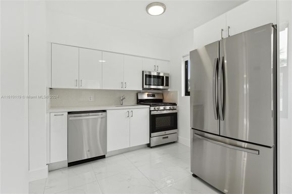 8010 Crespi Blvd # 3, Miami Beach FL 33141