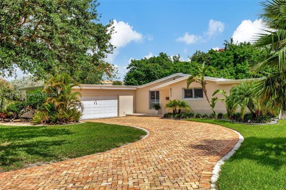 8375 SW 132nd St, Pinecrest FL 33156