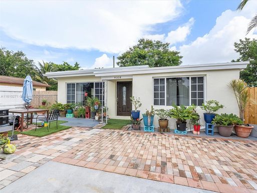 6309 Dewey St, Hollywood FL 33023