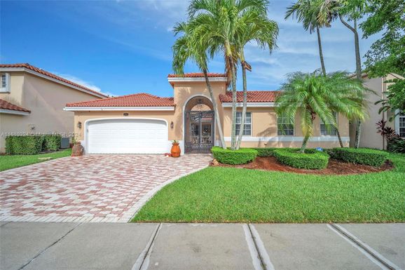 570 SW 198th Ter, Pembroke Pines FL 33029