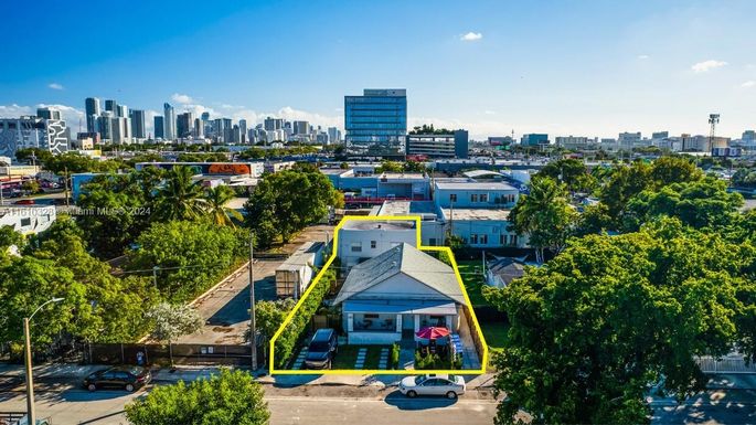 548 NW 30th St, Miami FL 33127