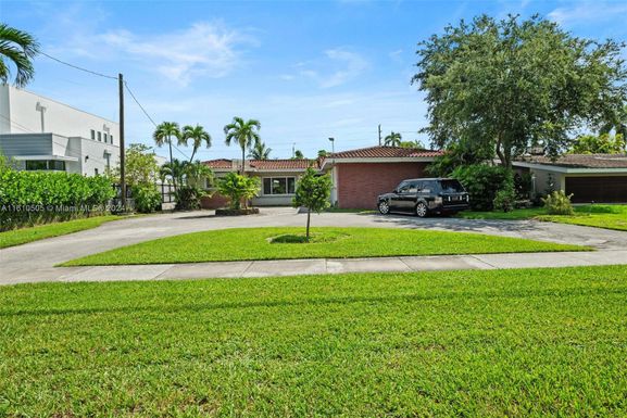 85 S Royal Poinciana Blvd, Miami Springs FL 33166