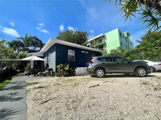 1512 SW 2nd St, Miami FL 33135