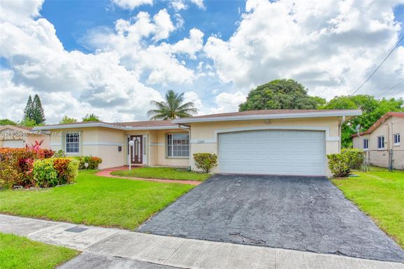 2241 NW 33rd Ave, Lauderdale Lakes FL 33311