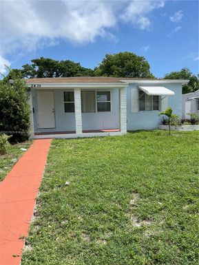 2435 Plunkett St, Hollywood FL 33020