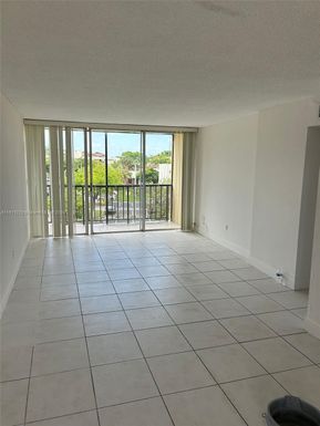 8840 Fontainebleau Blvd # 401, Miami FL 33172