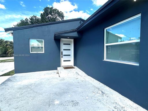 541 NE 142nd St, North Miami FL 33161