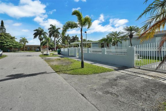 30605 SW 157th, Homestead FL 33033