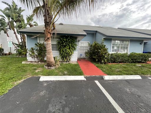 7399 Tam Oshanter Blvd, North Lauderdale FL 33068