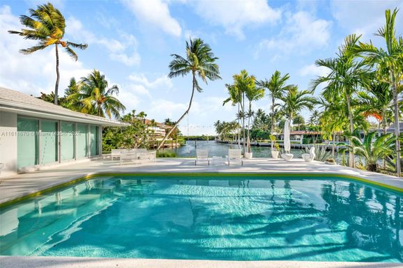 250 Knollwood Dr, Key Biscayne FL 33149