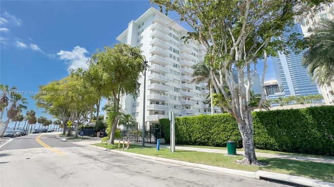 1430 Brickell Bay Dr # 504, Miami FL 33131