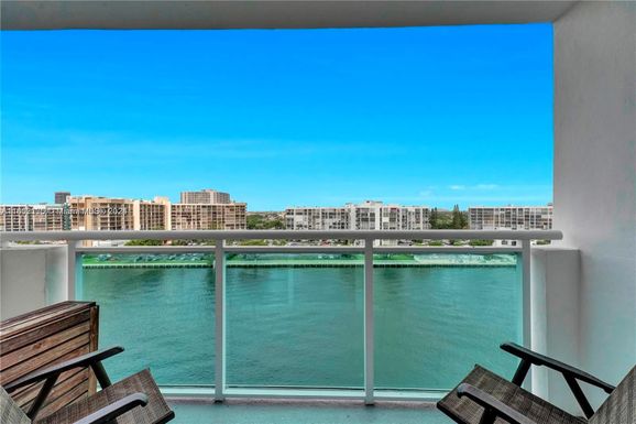 3000 S Ocean Dr # 808, Hollywood FL 33019