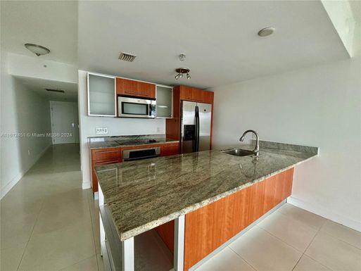 185 SW 7 ST # 4001, Miami FL 33130