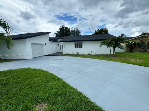 16605 SW 104th Ct, Miami FL 33157