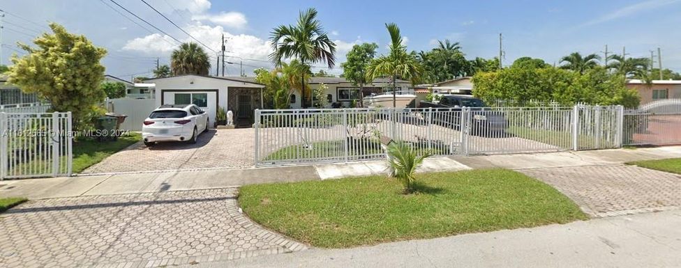 1585 W 56th Pl, Hialeah FL 33012