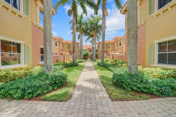 729 SW 107th Ave # 2209, Pembroke Pines FL 33025