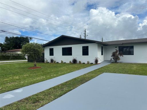 2900 NW 48th St, Miami FL 33142