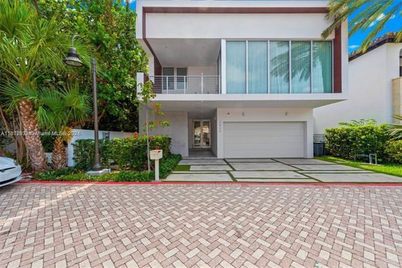 7830 Atlantic Way, Miami Beach FL 33141