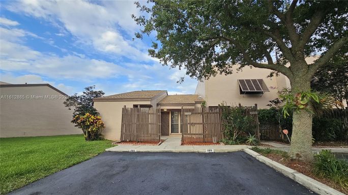 1189 NW 122nd Ter, Pembroke Pines FL 33026