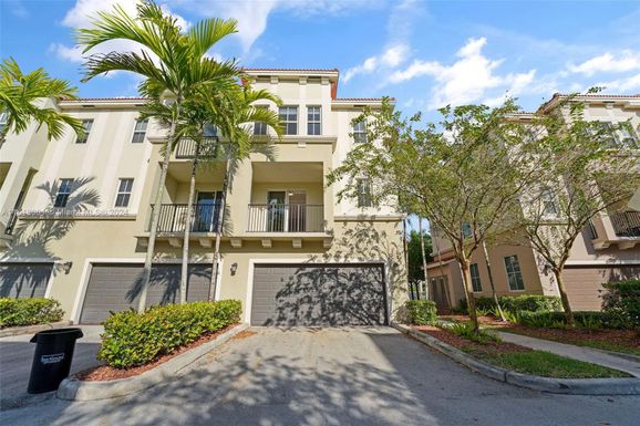 10170 SW 7th St # 104, Pembroke Pines FL 33025