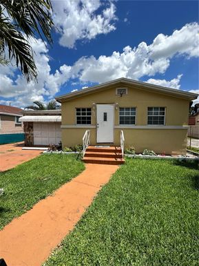 2975 NW 28th St, Miami FL 33142