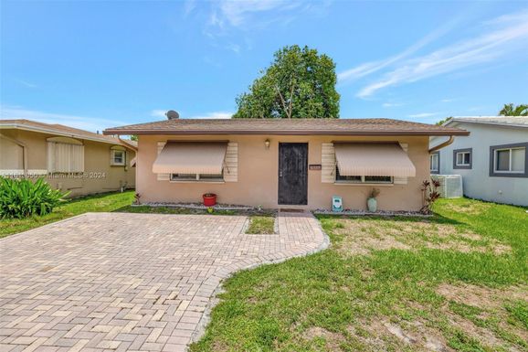 6103 NW 73rd Ter, Tamarac FL 33321