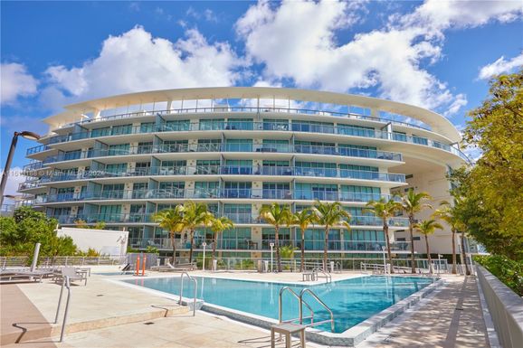 6620 Indian Creek Dr # 215, Miami Beach FL 33141