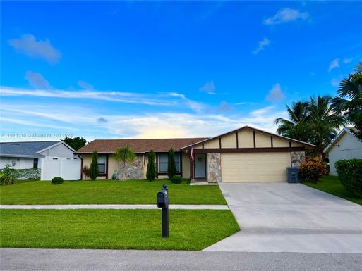 5310 Steven Rd, Boynton Beach FL 33472