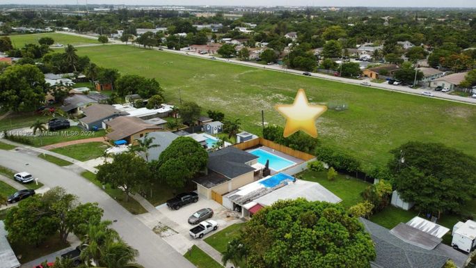 1825 SW 43rd Ave, Unincorporated Broward County FL 33317