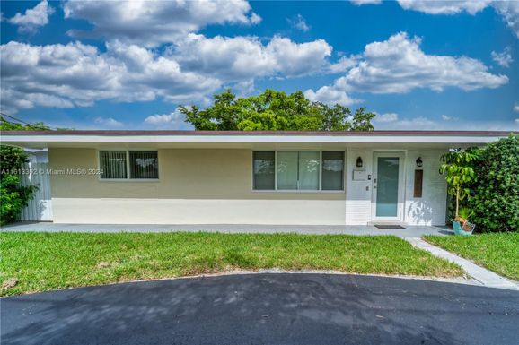 1530 NW 79th Way, Pembroke Pines FL 33024