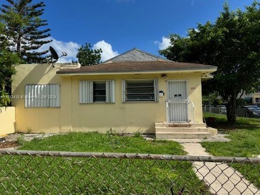 1268 SW 4th St, Miami FL 33135