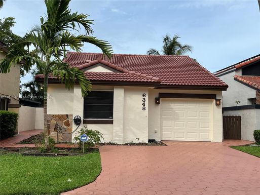 6348 NW 173rd St, Hialeah FL 33015