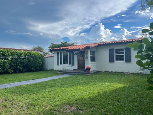 208 Iroquois St, Miami Springs FL 33166