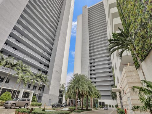 16385 Biscayne Blvd # 403, North Miami Beach FL 33160