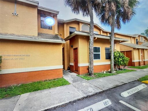 2471 NW 56th Ave # 15, Lauderhill FL 33313