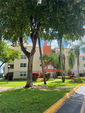 8205 Lake Dr # 105, Doral FL 33166