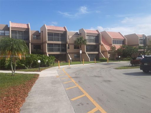 240 Lakeview Dr # 106, Weston FL 33326