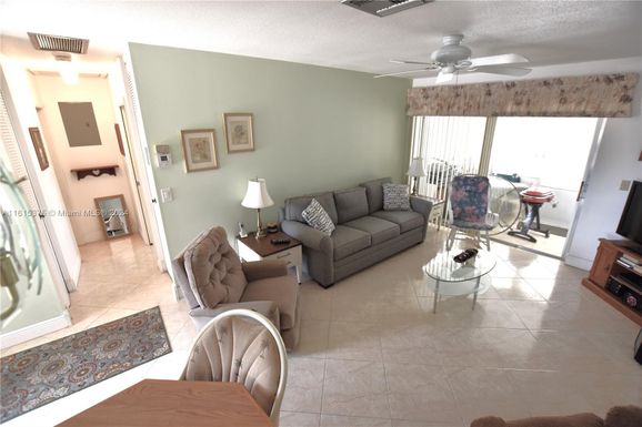 2882 Crosley Drive W # B, West Palm Beach FL 33415