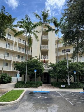 3600 Oaks Clubhouse Dr # 203, Pompano Beach FL 33069