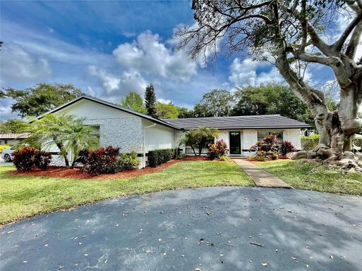 117 SW 98th Lane, Coral Springs FL 33071