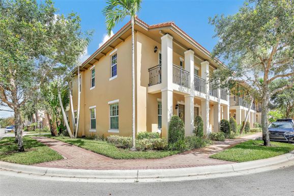 1132 SW 146th Ter # 1132, Pembroke Pines FL 33027