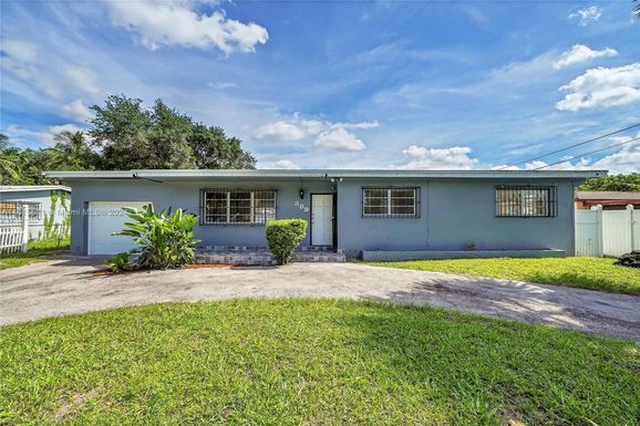 389 NE 158th St, Miami FL 33162