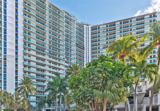 100 Bayview Dr # 307, Sunny Isles Beach FL 33160