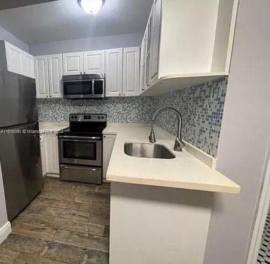 53 NE 49th St # 1, Miami FL 33137