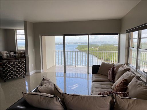 300 Bayview Dr # 06, Sunny Isles Beach FL 33160